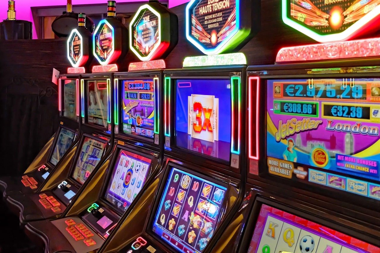 Live Blackjack ကာဒ်ဂိမ်း dealer နှင့်